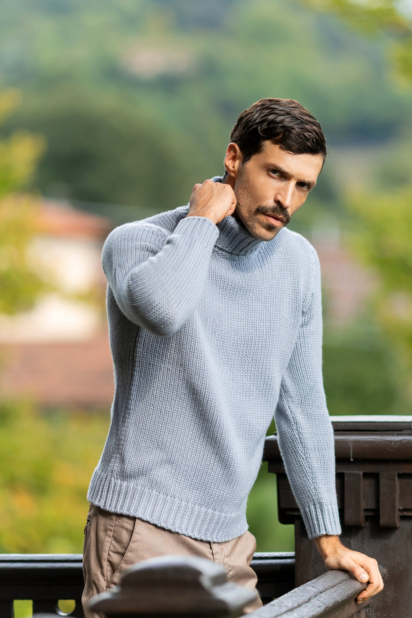 Dolce Vita Nuvola Gray Cashmere Turtleneck Sweater model 2