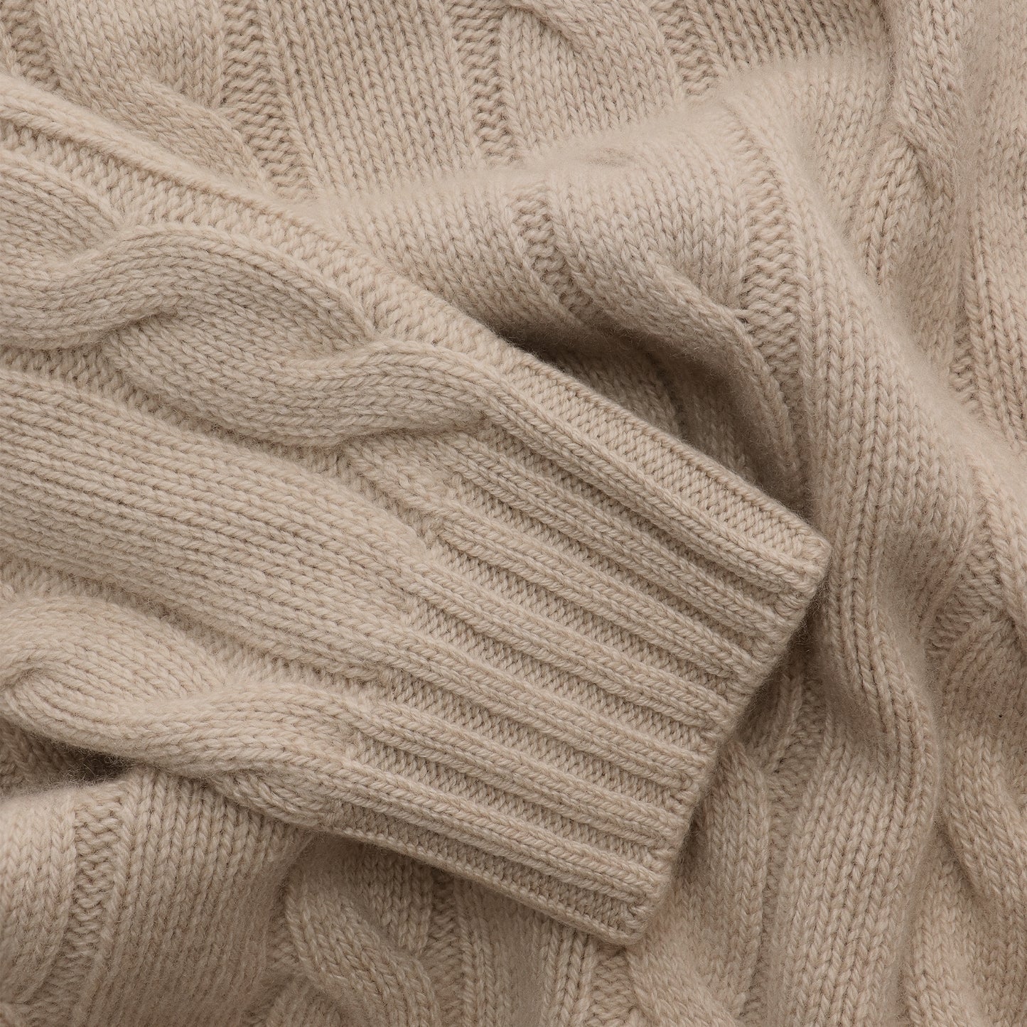 Dolcevita Turtleneck Natural Brown — knit detail