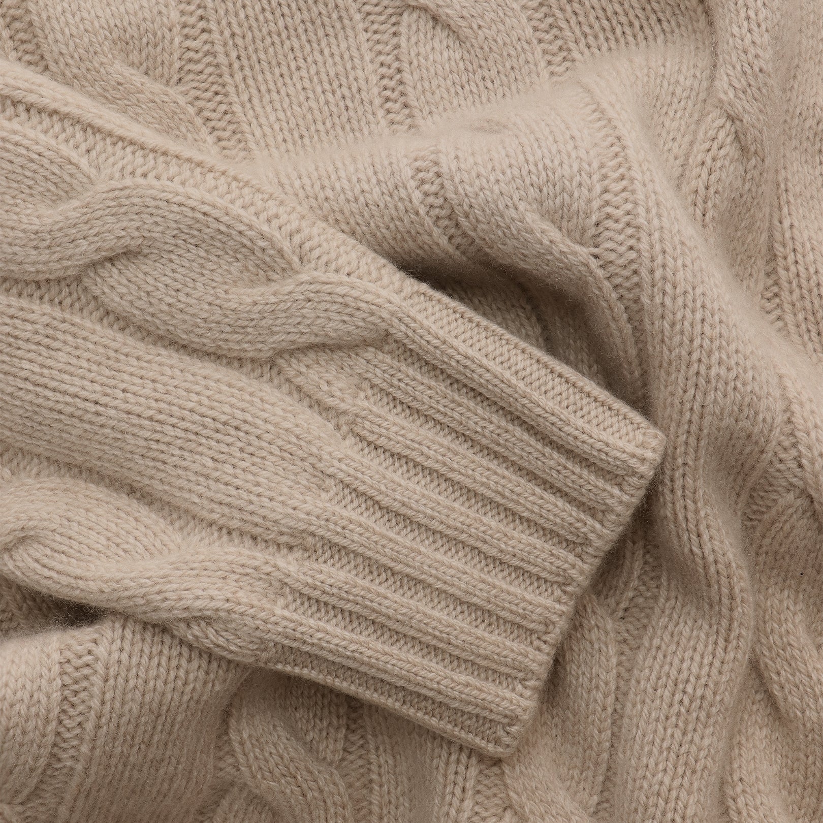 Dolcevita Turtleneck Natural Brown — knit detail