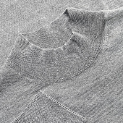 Luno Crewneck Grey — lifestyle view