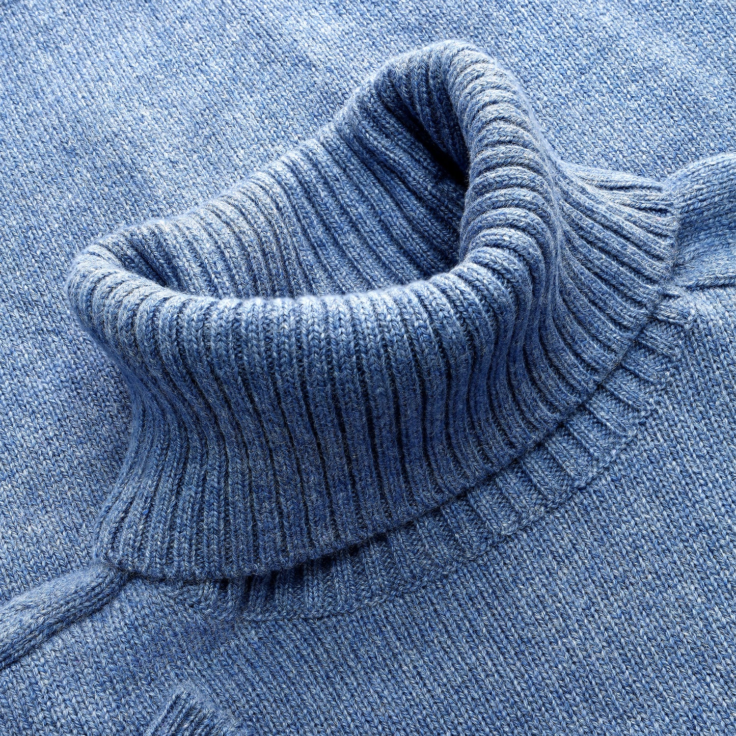 Napolitano Turtleneck Blue — close-up knit texture