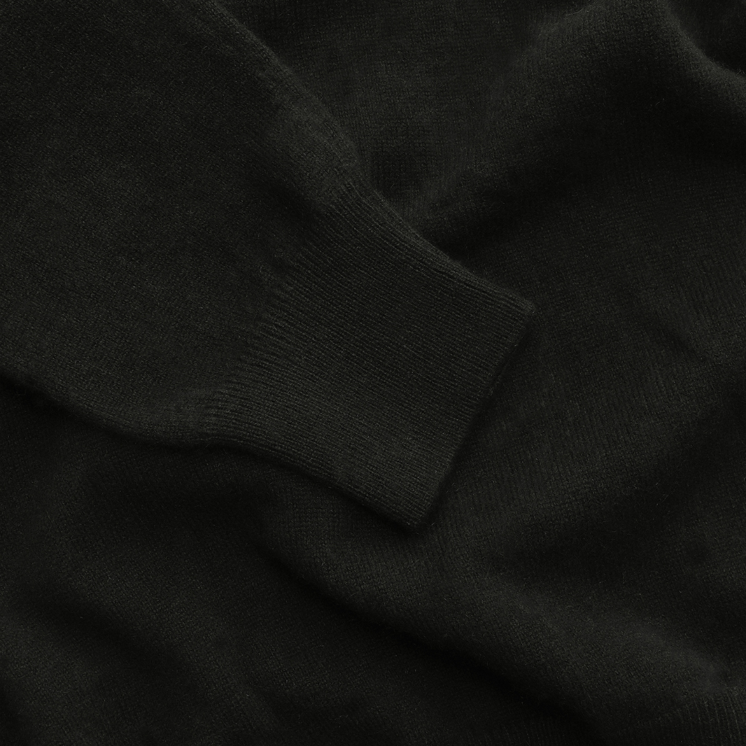 Napolitano Turtleneck Black — ribbed collar detail