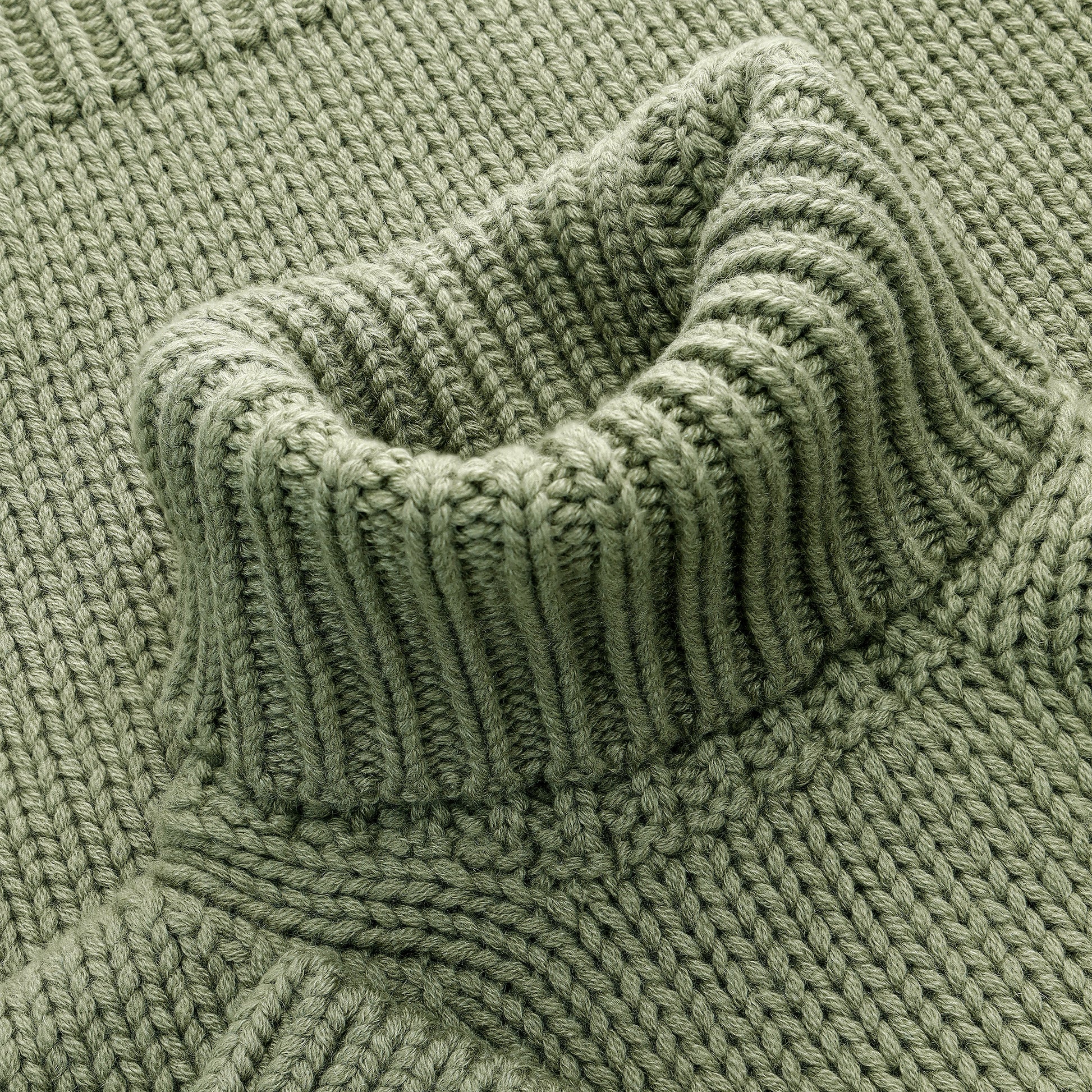 Nuvola Turtleneck Green — ribbed collar detail
