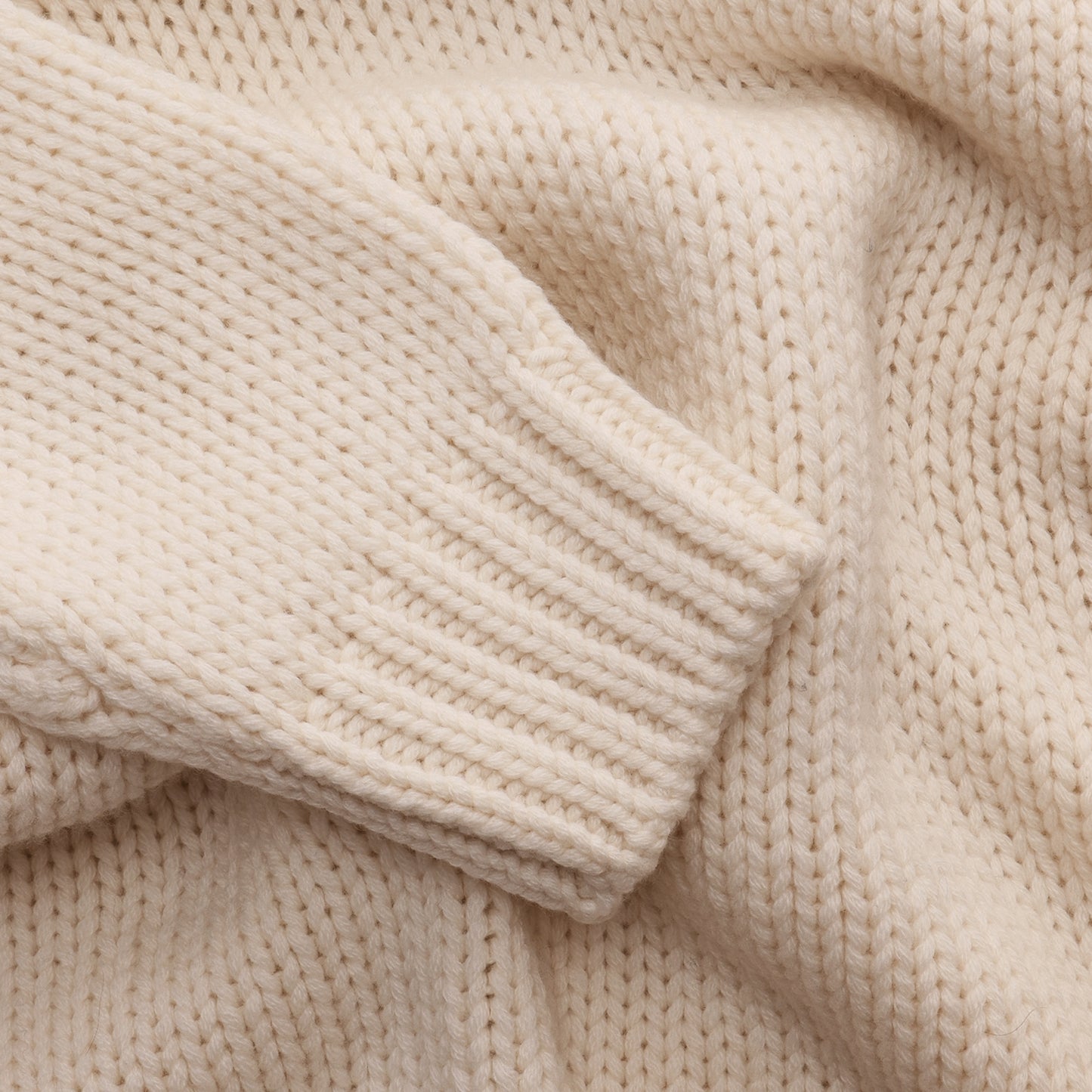 Nuvola Turtleneck Latte — collar and cuff detail