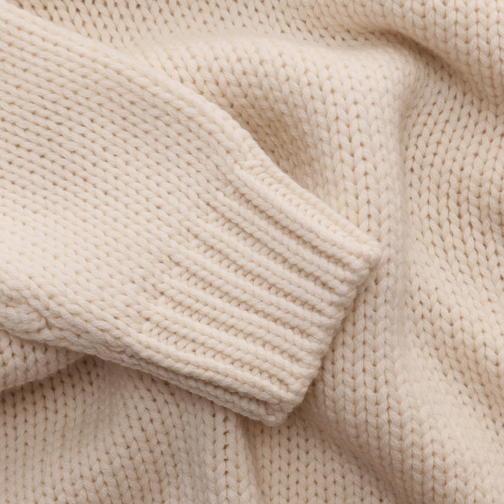 Nuvola Turtleneck Latte — collar and cuff detail